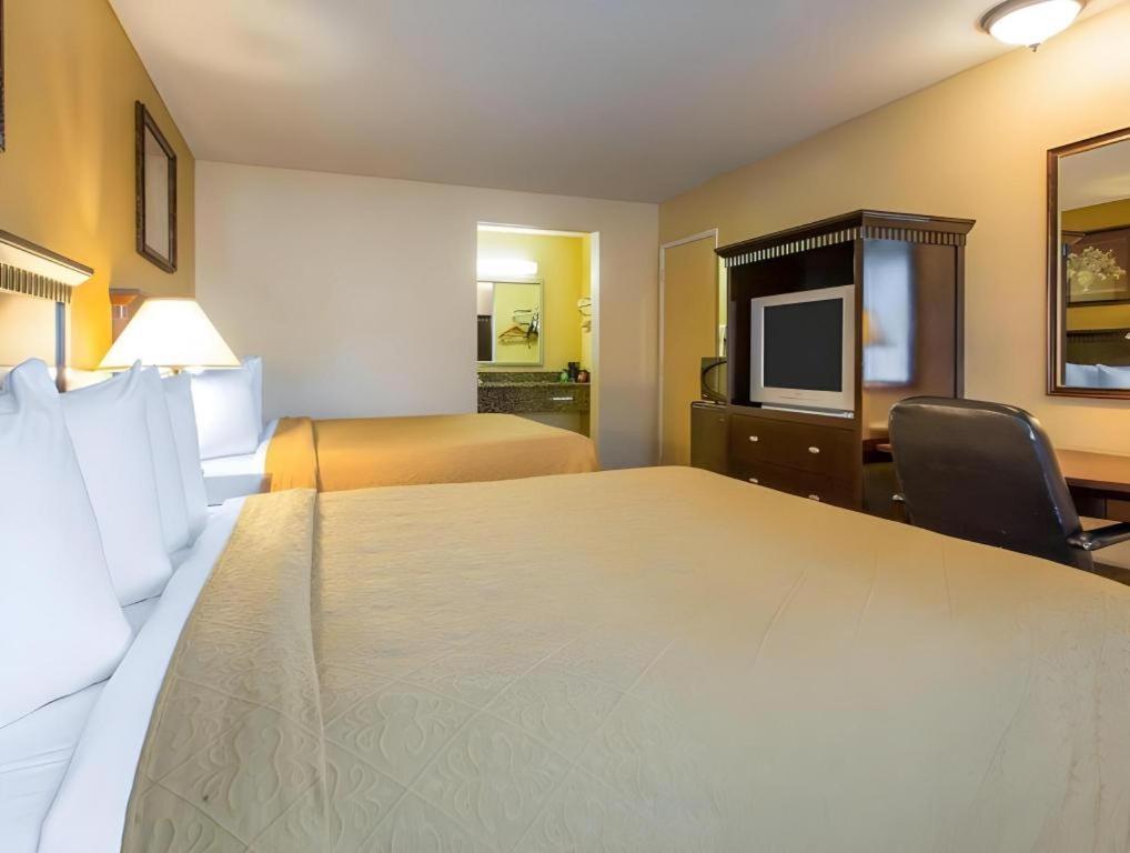 Quality Inn San Bernardino Exteriör bild