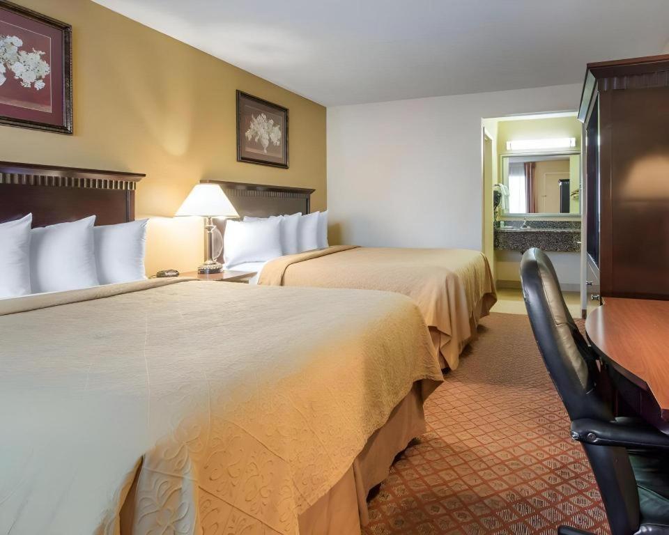 Quality Inn San Bernardino Exteriör bild