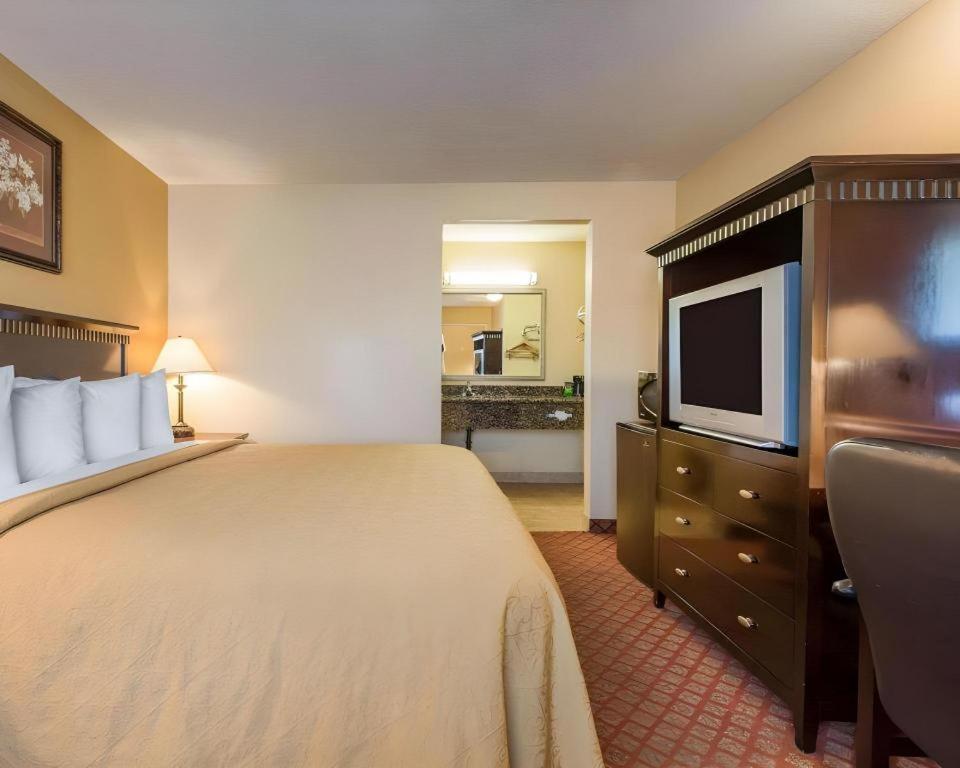 Quality Inn San Bernardino Exteriör bild